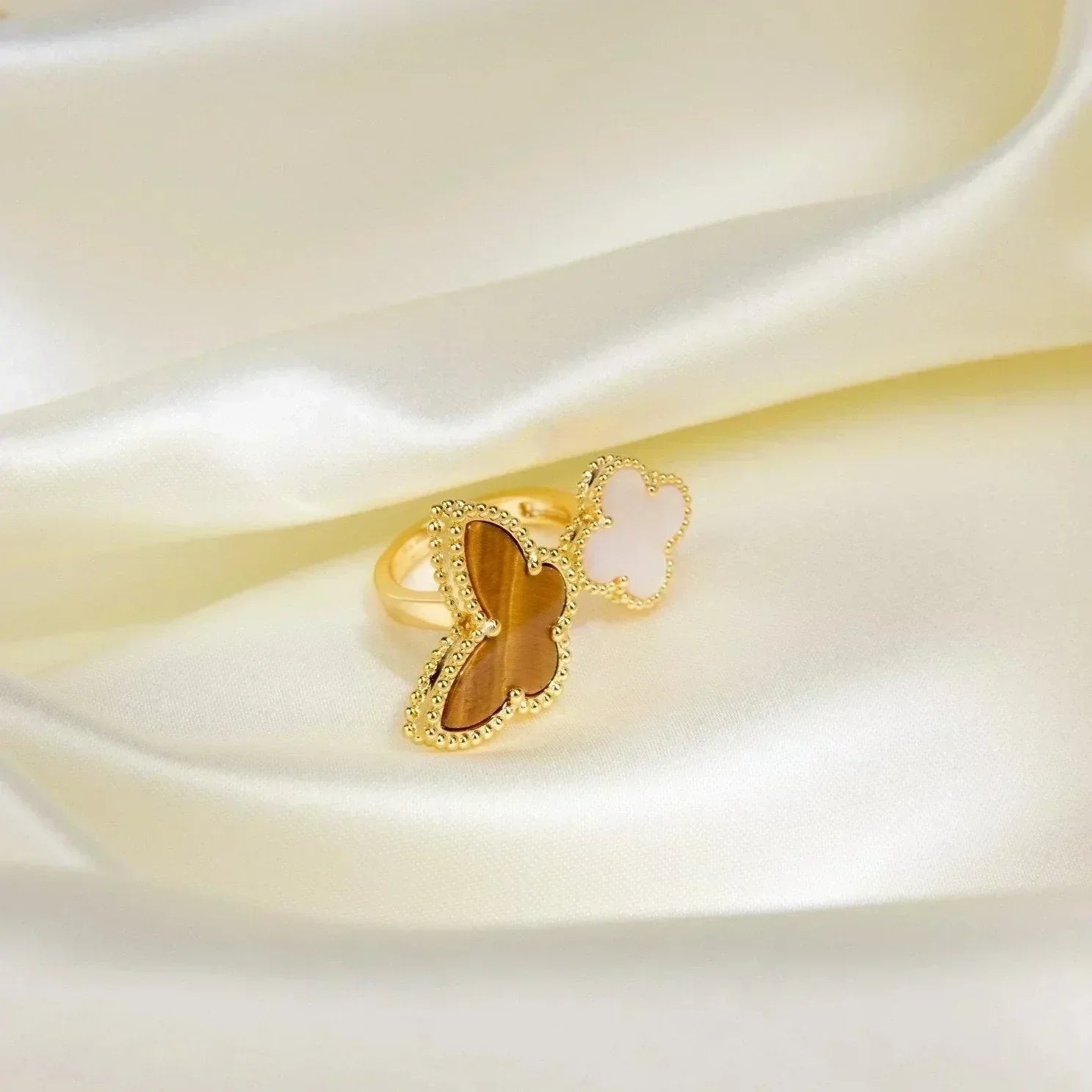 ¡®Glow¡¯LUCKY BETWEEN THE FINGER RING
