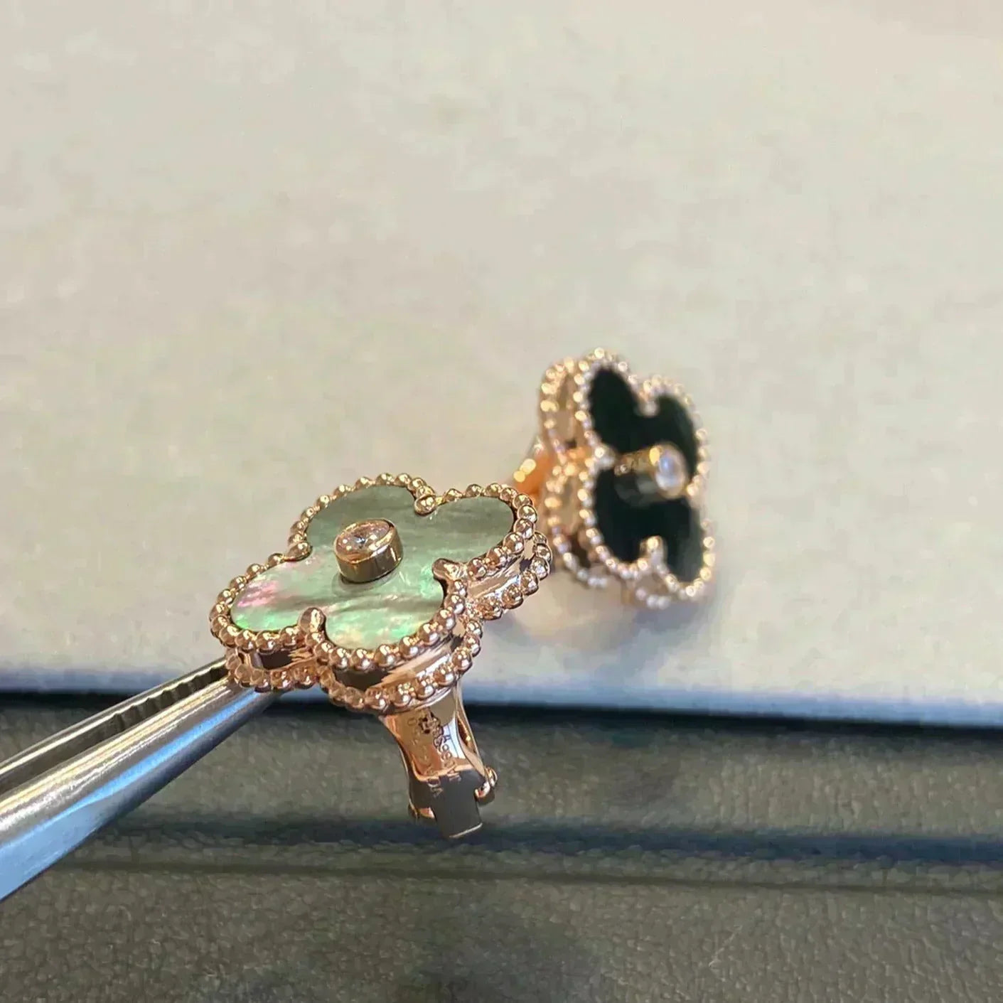 ¡®Glow¡¯CLOVER MEDIUM 1 MOTIFS GRAY MOP  DIAMOND EARRINGS