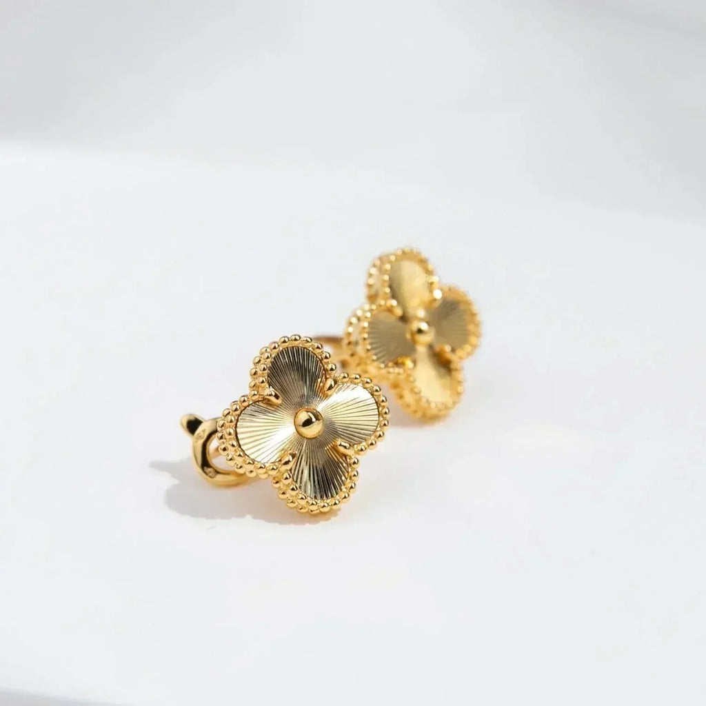¡®Glow¡¯CLOVER MEDIUM 1 MOTIFS LASER EARRINGS