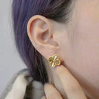 ¡®Glow¡¯CLOVER MEDIUM 1 MOTIFS LASER EARRINGS