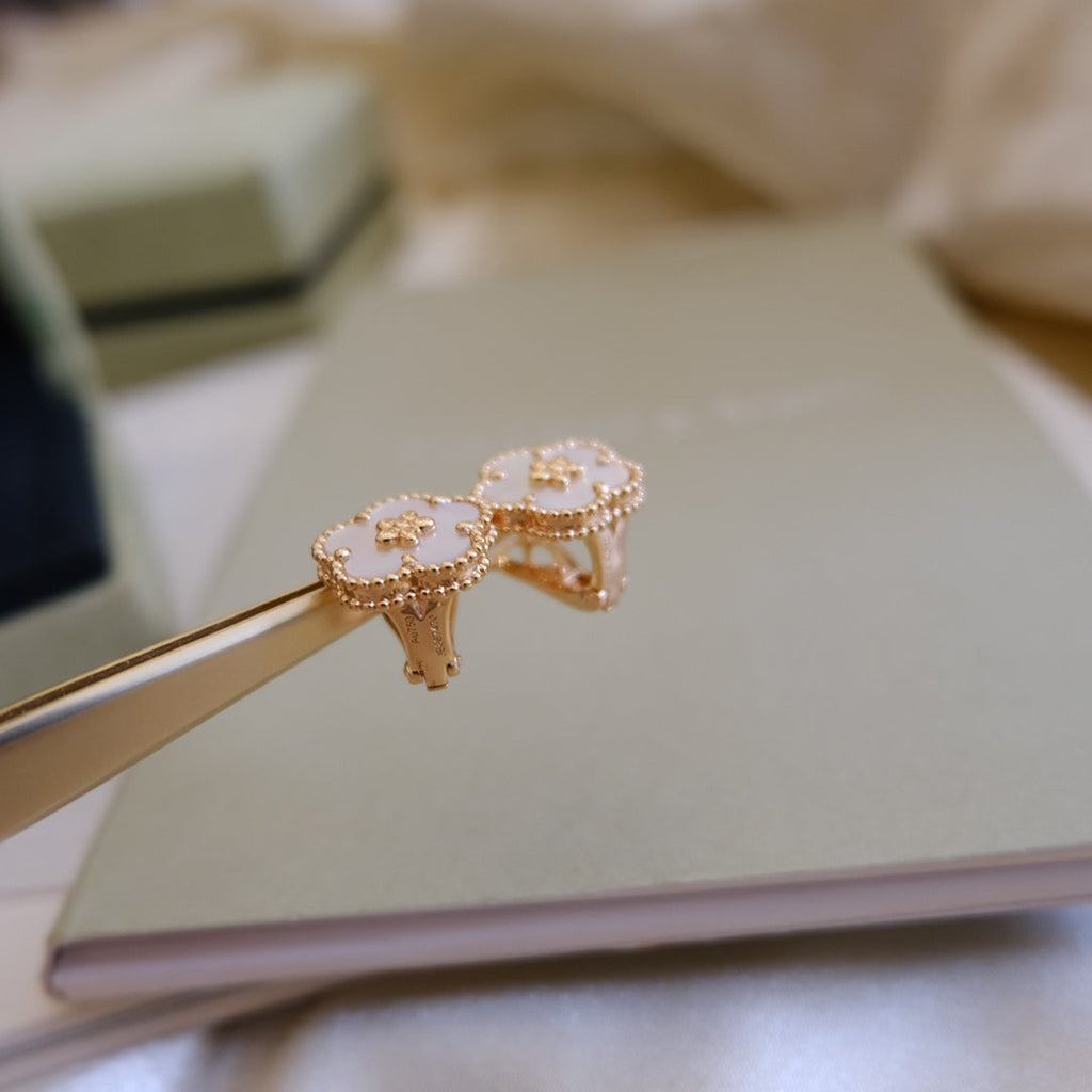 ¡®Glow¡¯LUCKY PINK GOLD WHITE MOP EARRINGS