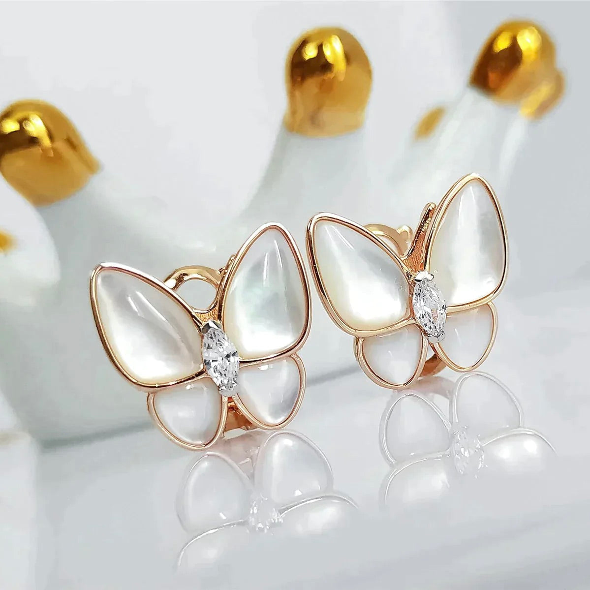 ¡®Glow¡¯BUTTERFLY MOP DIAMOND EARRINGS