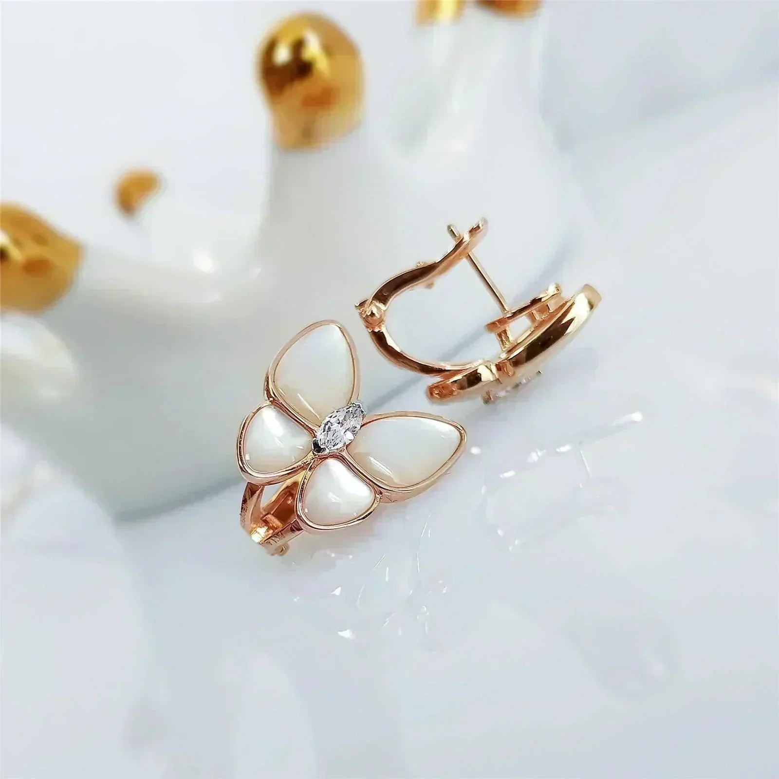 ¡®Glow¡¯BUTTERFLY MOP DIAMOND EARRINGS