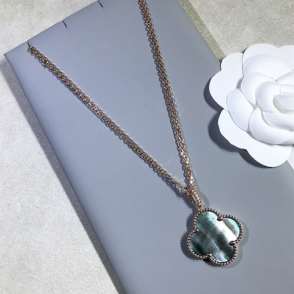 ¡®Glow¡¯CLOVER 25MM GOLD DARK MOP BIG CLOVER NECKLACE