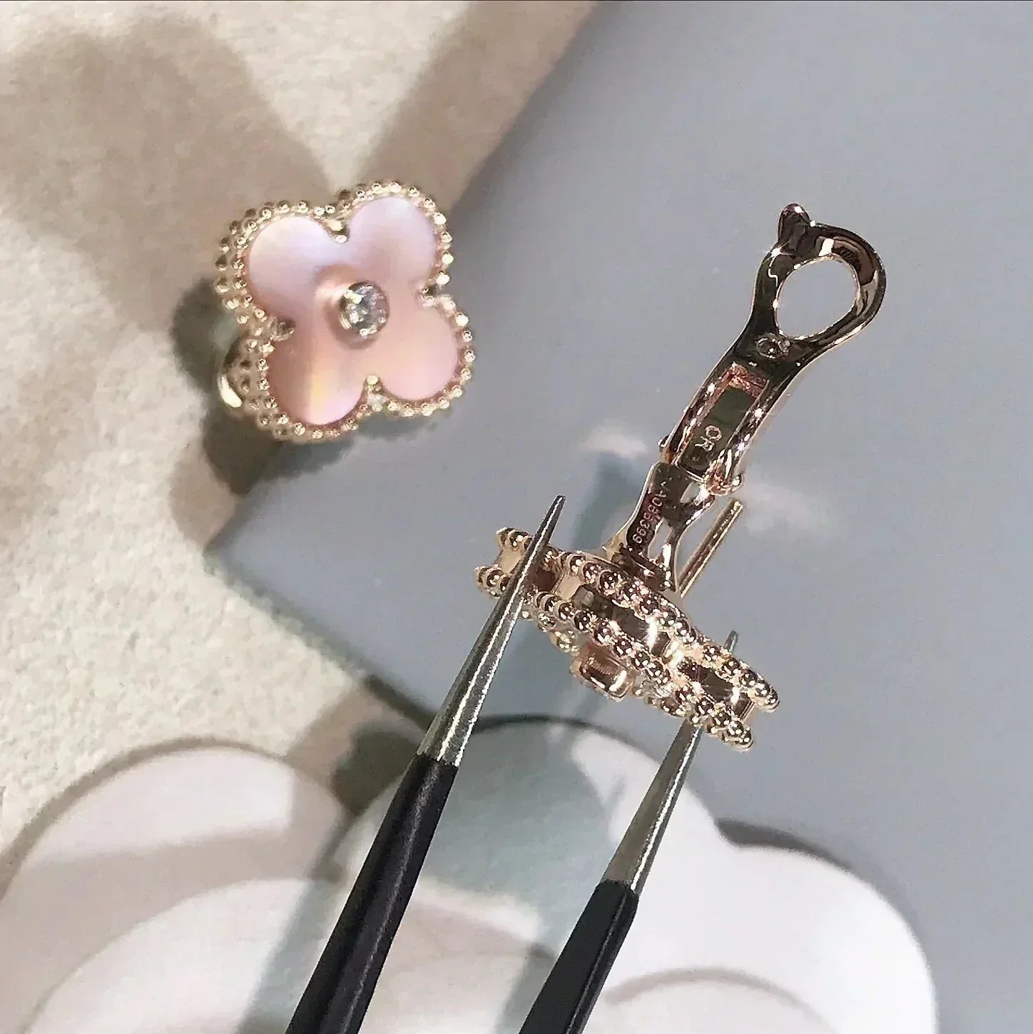 ¡®Glow¡¯CLOVER MEDIUM 1 MOTIFS  PINK MOP DIAMOND EARRINGS
