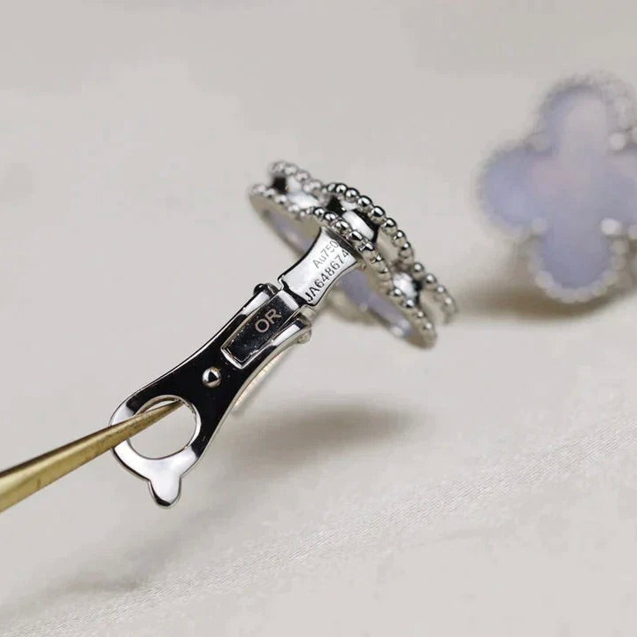 ¡®Glow¡¯CLOVER MEDIUM 1 MOTIFS  WHITE MOP EARRINGS SILVER