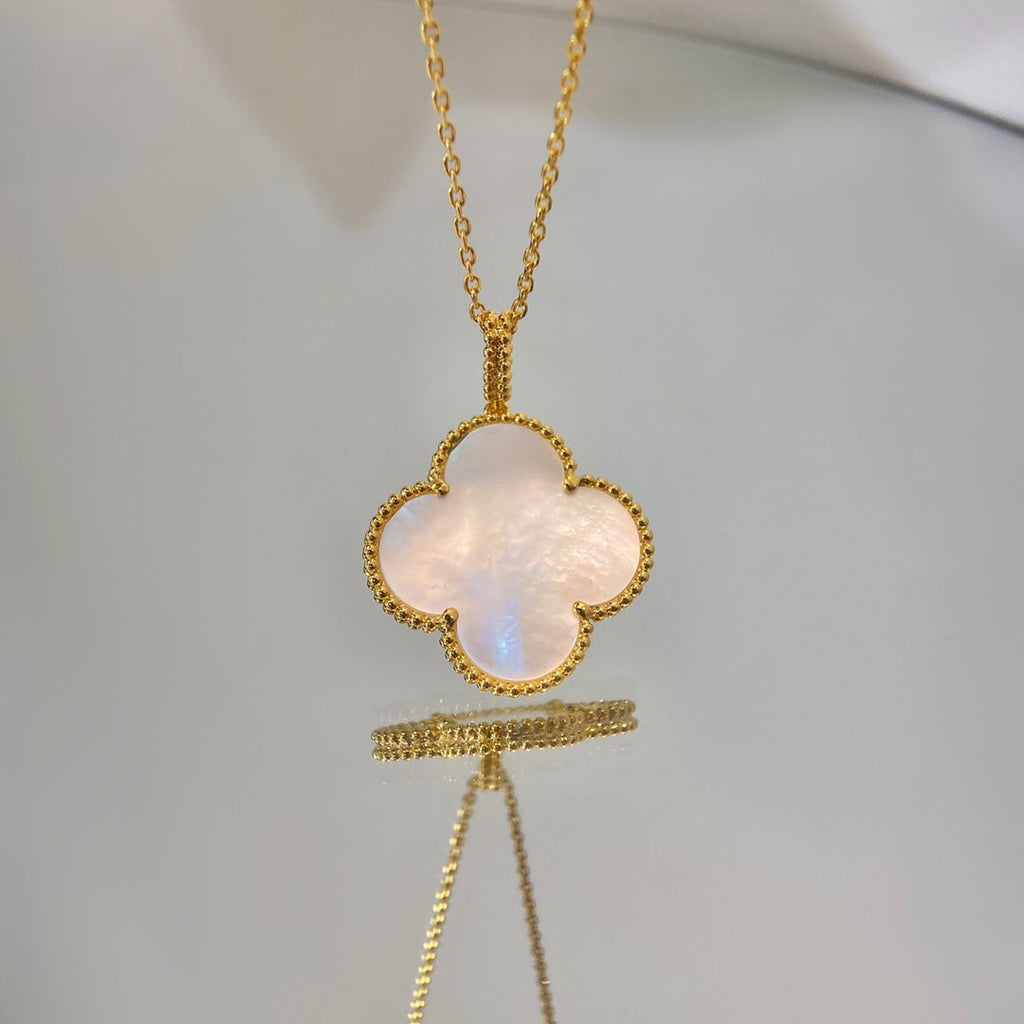 ¡®Glow¡¯CLOVER 25MM MOP LARGE PENDANT NECKLACE
