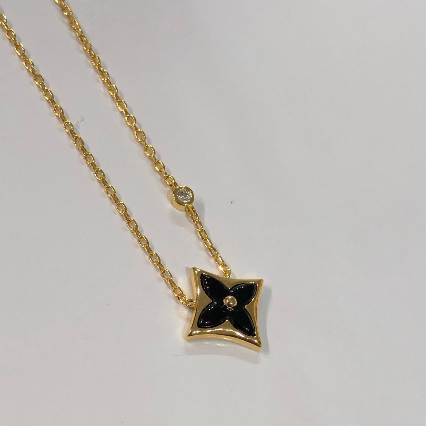 GlowSTAR BLACK MOP NECKLACE