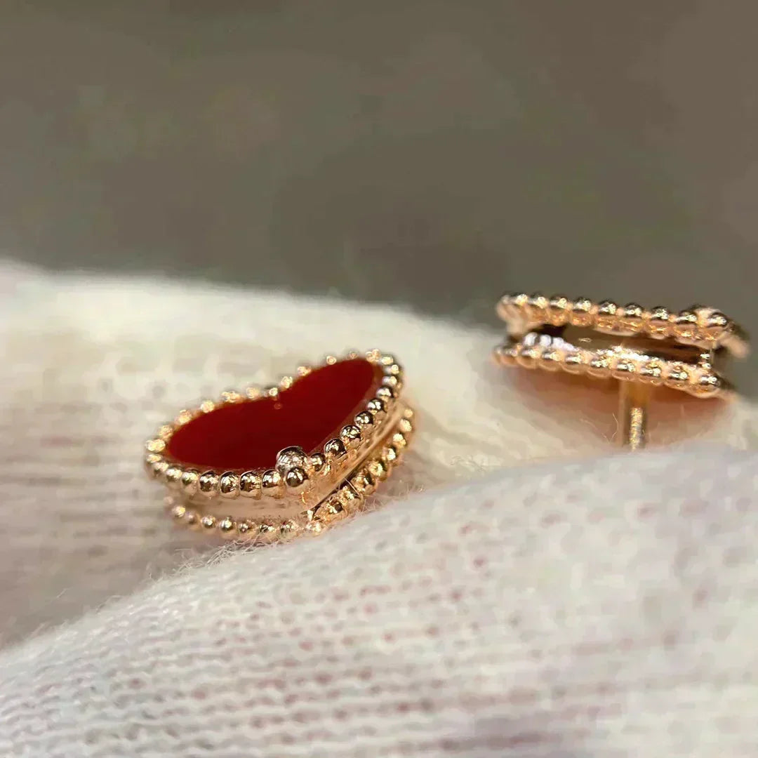 ¡®Glow¡¯HEART CARNELIAN STUD EARRINGS