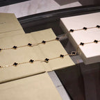 ¡®Glow¡¯CLOVER 20 MOTIFS ONYX NECKLACE