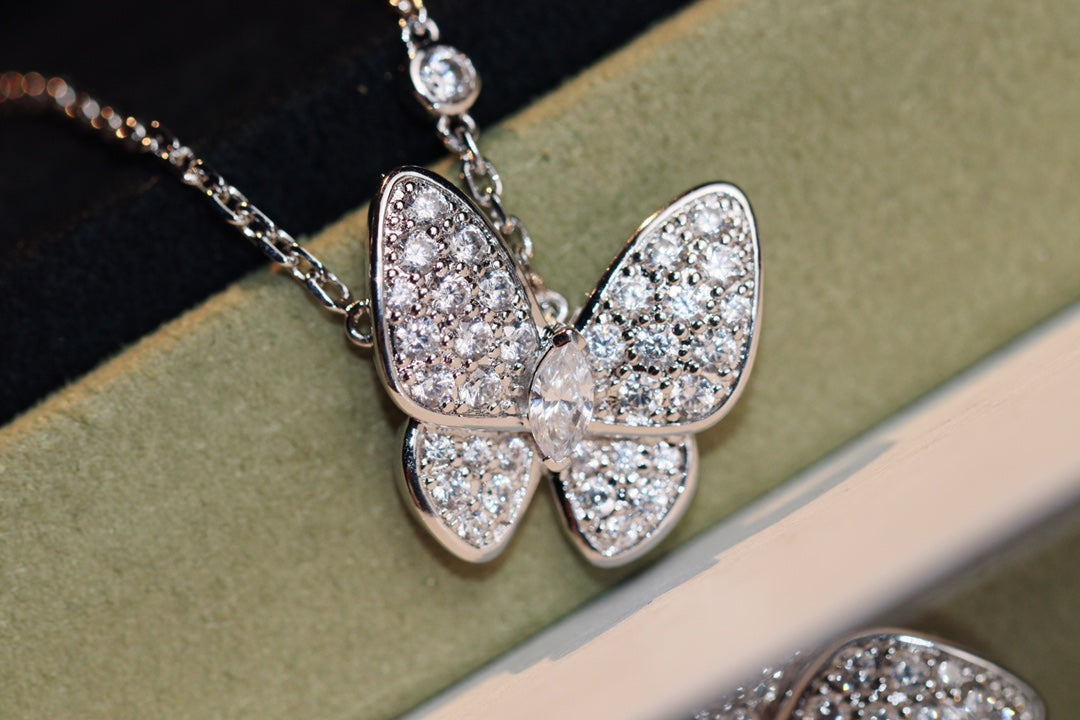 ¡®Glow¡¯BUTTERFLY DIAMOND NECKLACE