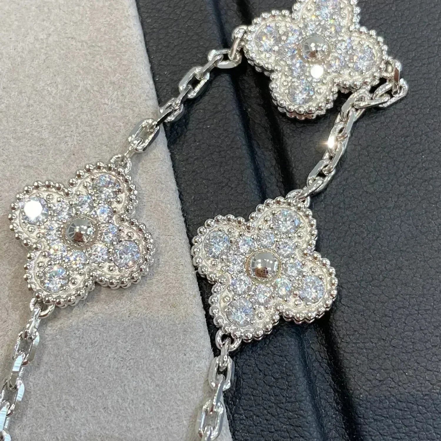 [Glow Jewelry] CLOVER 5 MOTIF FULL DIAMOND BRACELET COLLECTION