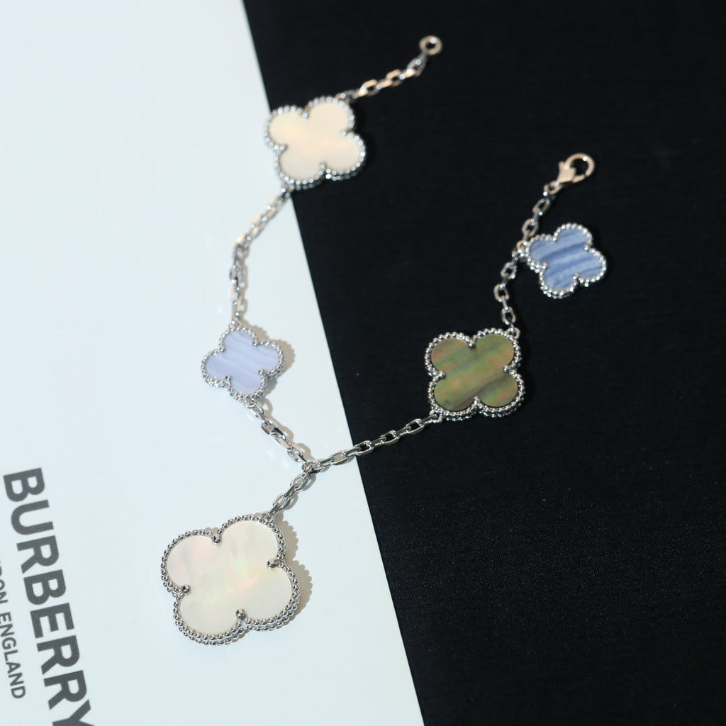 ¡®Glow¡¯CLOVER BRACELET 5 MOTIFS MOP CHALCEDONY SILVER