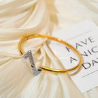 GlowVOLTE UPSITE DOWN GOLD DIAMOND BRACELET