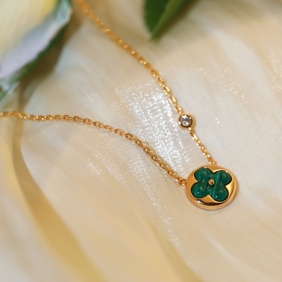 GlowSUN PEDANT PINK GOLD 1 DIAMOND NECKLACE