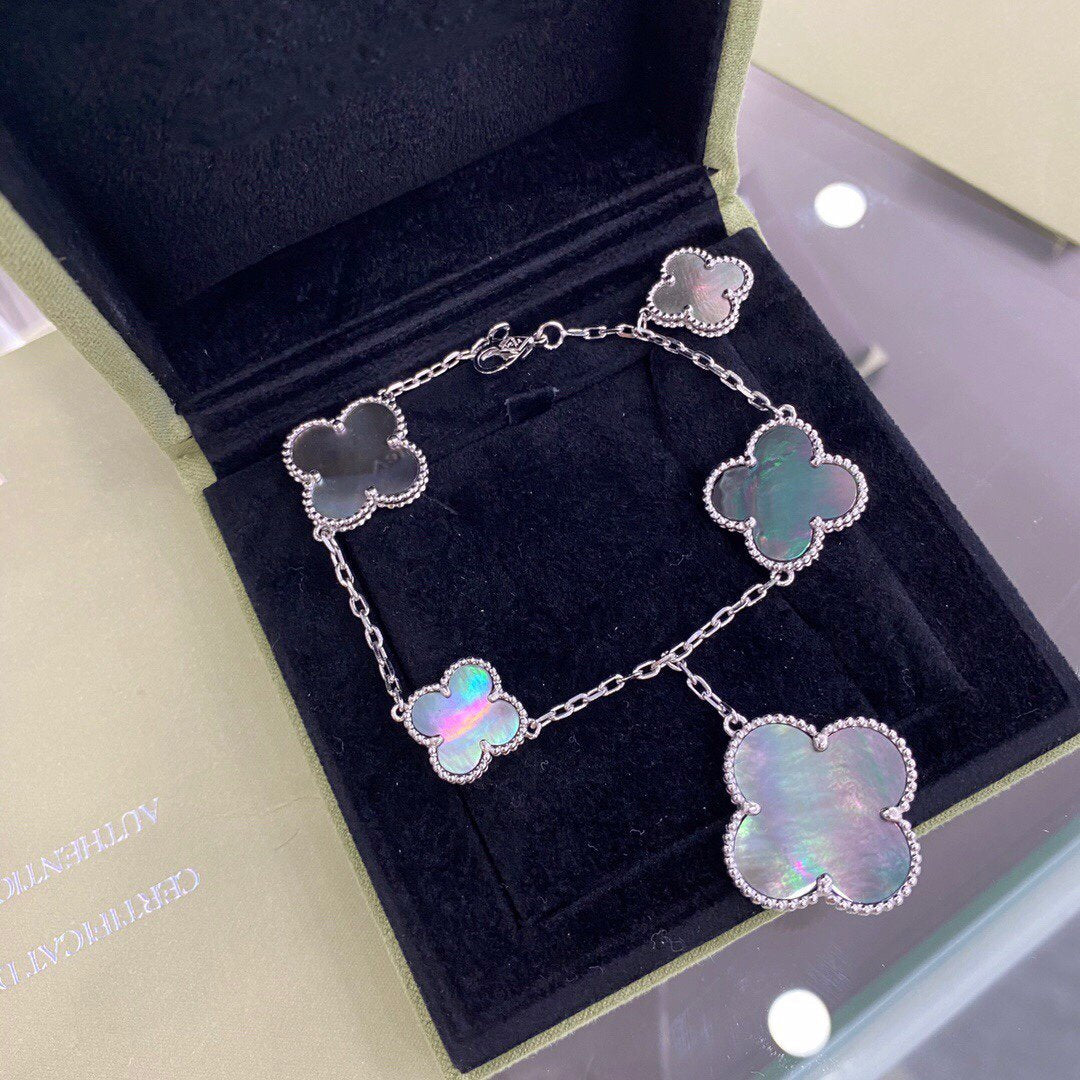 ¡®Glow¡¯CLOVER 5 MOTIFS SIVLER DARK MOP BRACELET