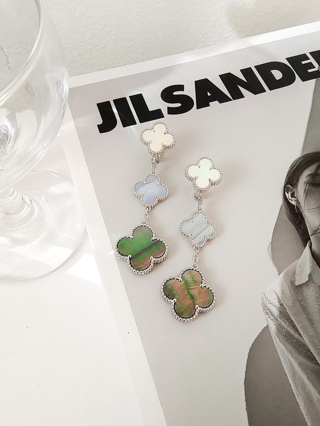 ¡®Glow¡¯CLOVER 3 MOTIFS CHALCEDONY DARK MOP SILVER EARRINGS