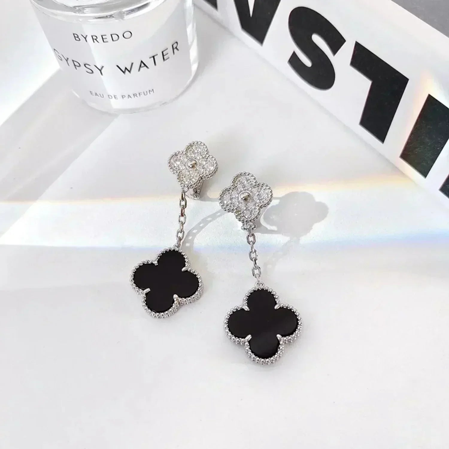 ¡®Glow¡¯CLOVER 2 MOTIFS  DIAMOND ONYX EARRINGS SILVER
