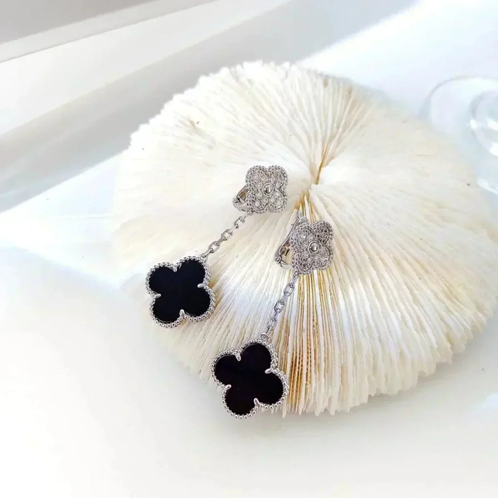 ¡®Glow¡¯CLOVER 2 MOTIFS  DIAMOND ONYX EARRINGS SILVER