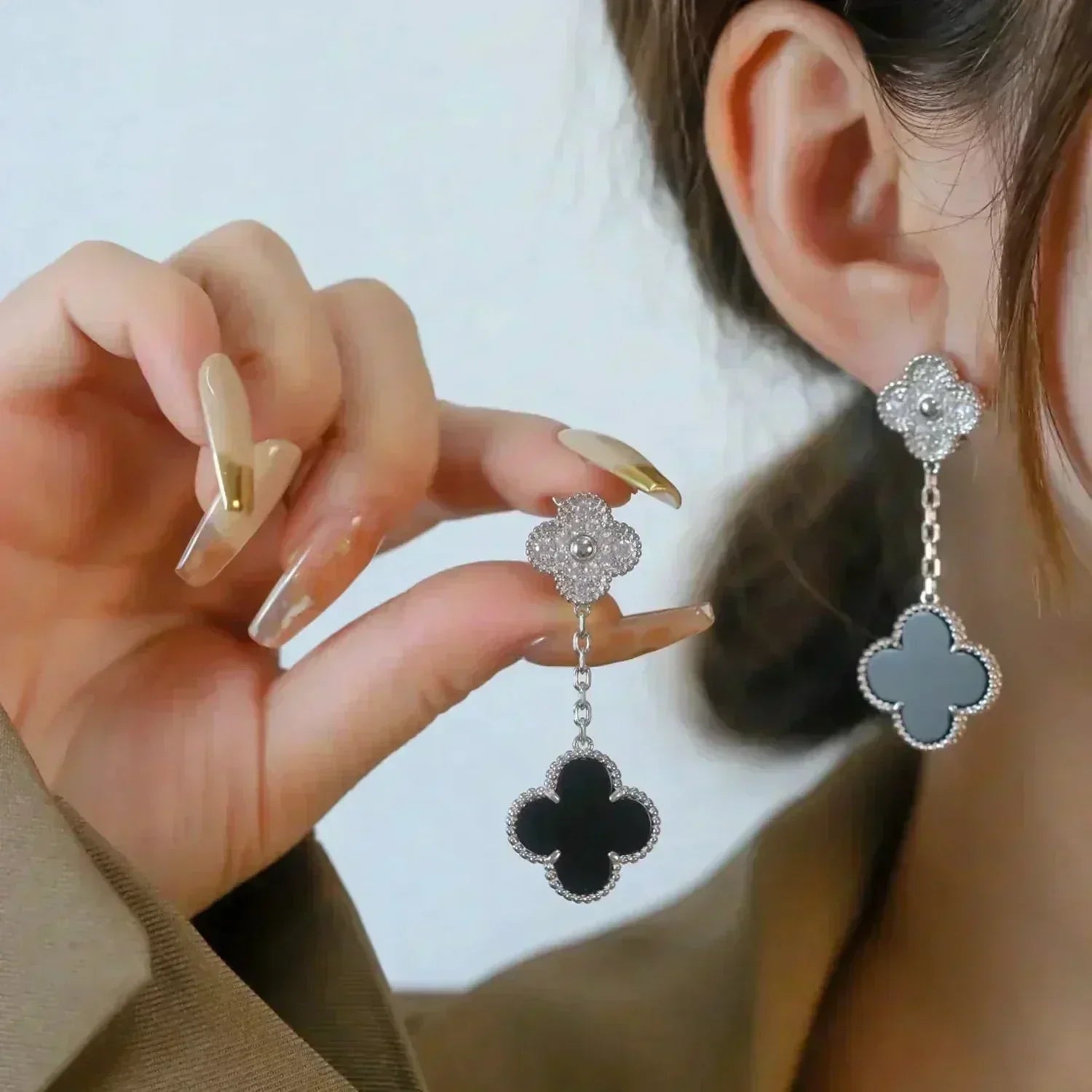 ¡®Glow¡¯CLOVER 2 MOTIFS  DIAMOND ONYX EARRINGS SILVER