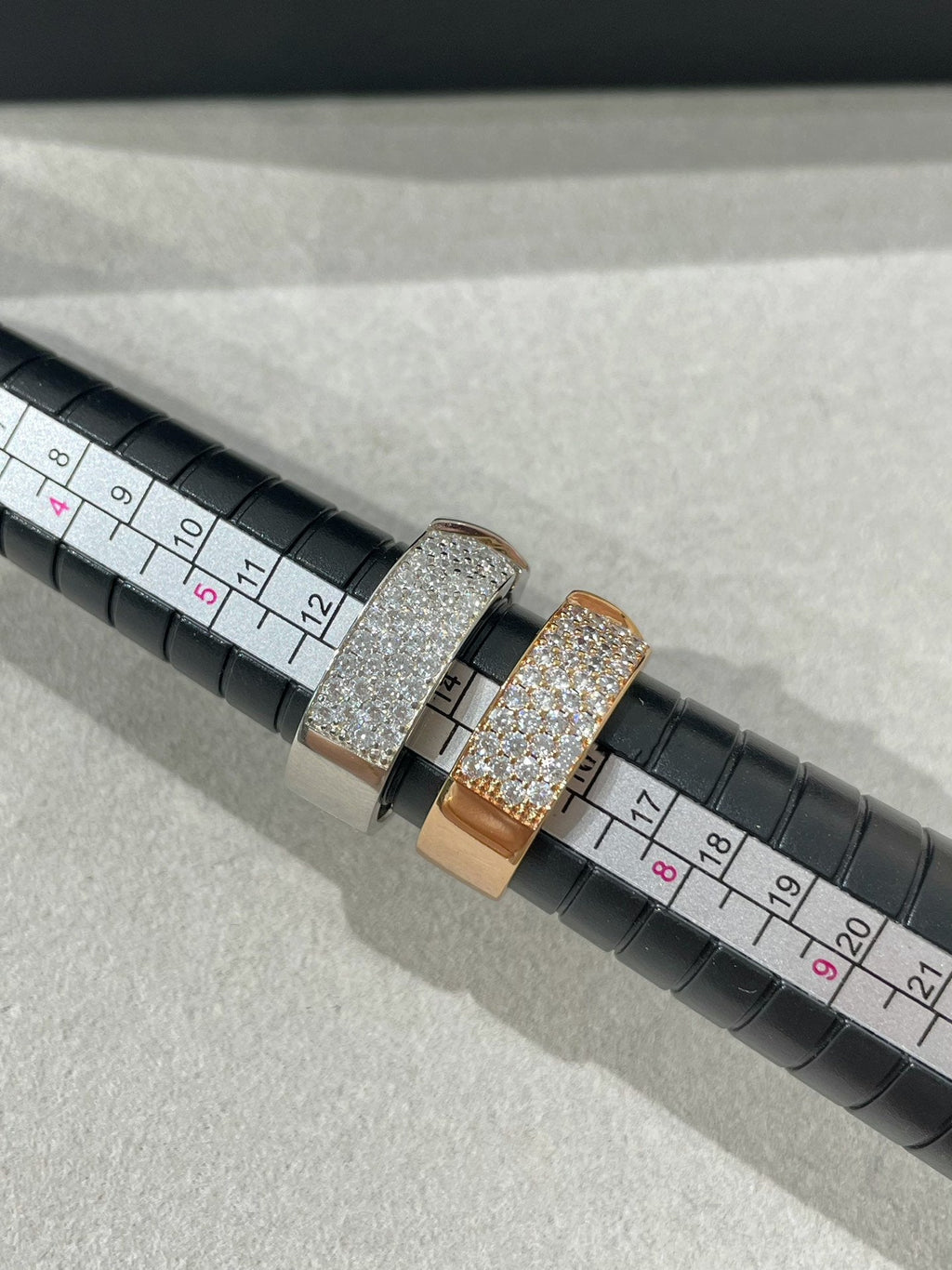 GlowLIENS EVIDENCE  DIAMOND PAVED RING