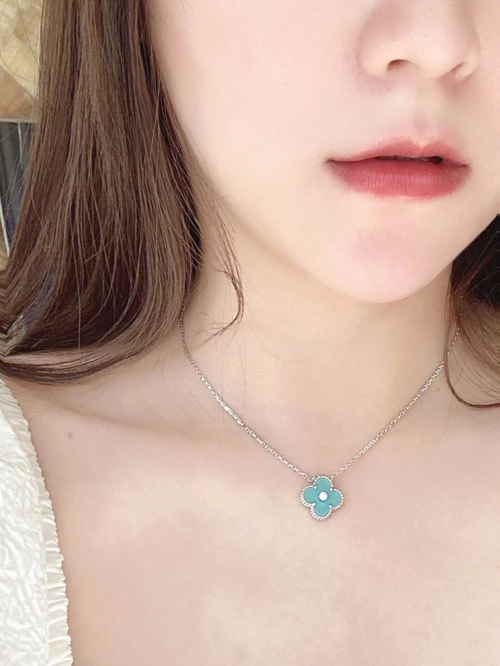 ¡®Glow¡¯CLOVER 1 DIAMOND LIGHT BLUE SILVER NECKLACE