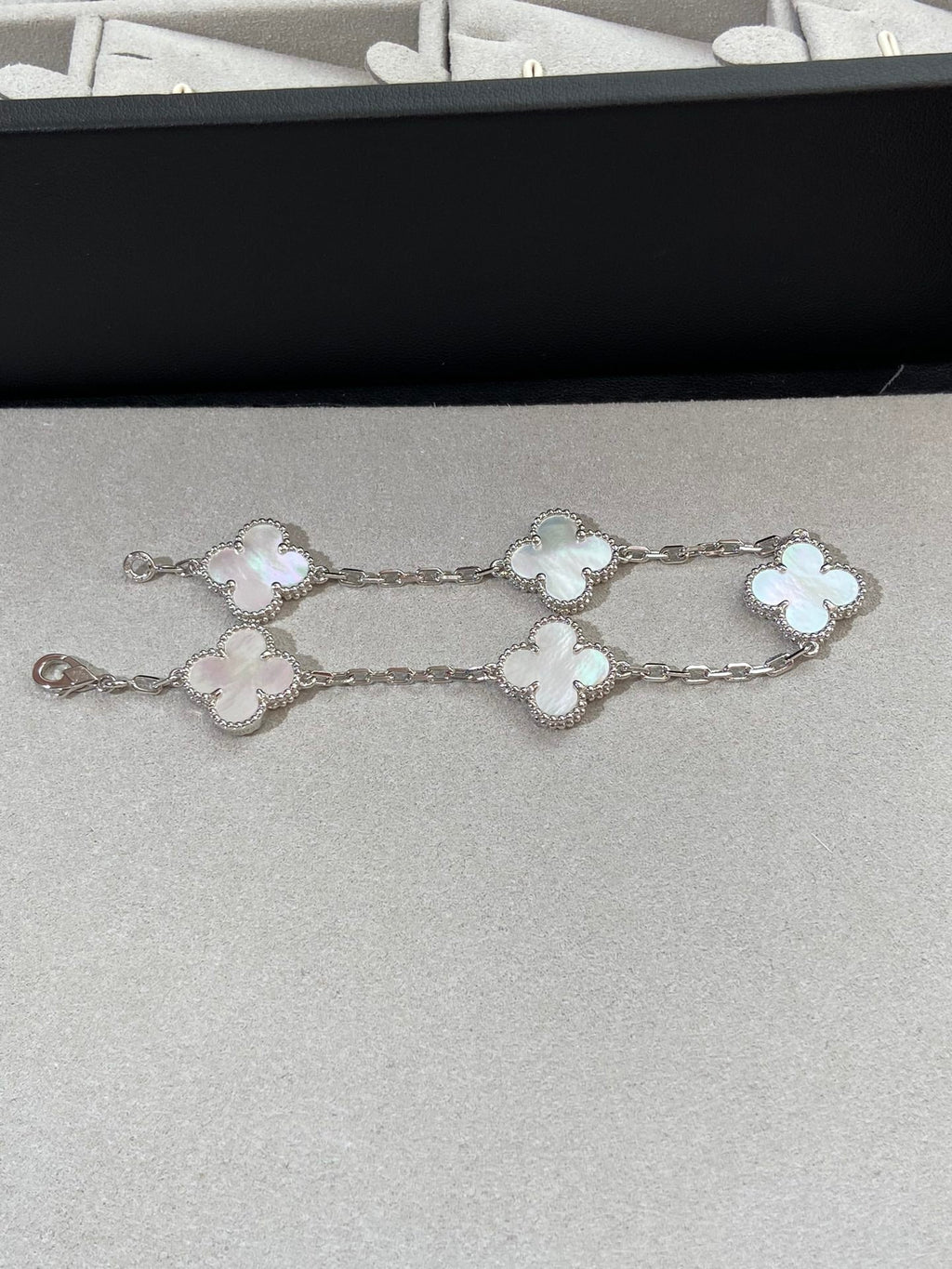 [Glow]New CLOVER WHITE PEARL MOP 5 MOTIF BRACELET COLLECTION