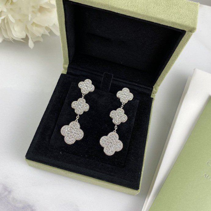 ¡®Glow¡¯CLOVER 3 MOTIF DIAMOND SILVER DROP EARRINGS