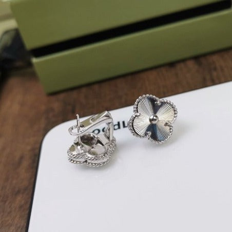 ¡®Glow¡¯CLOVER MEDIUM STUD EARRINGS