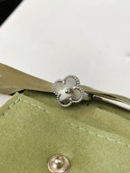 ¡®Glow¡¯CLOVER SILVER RING