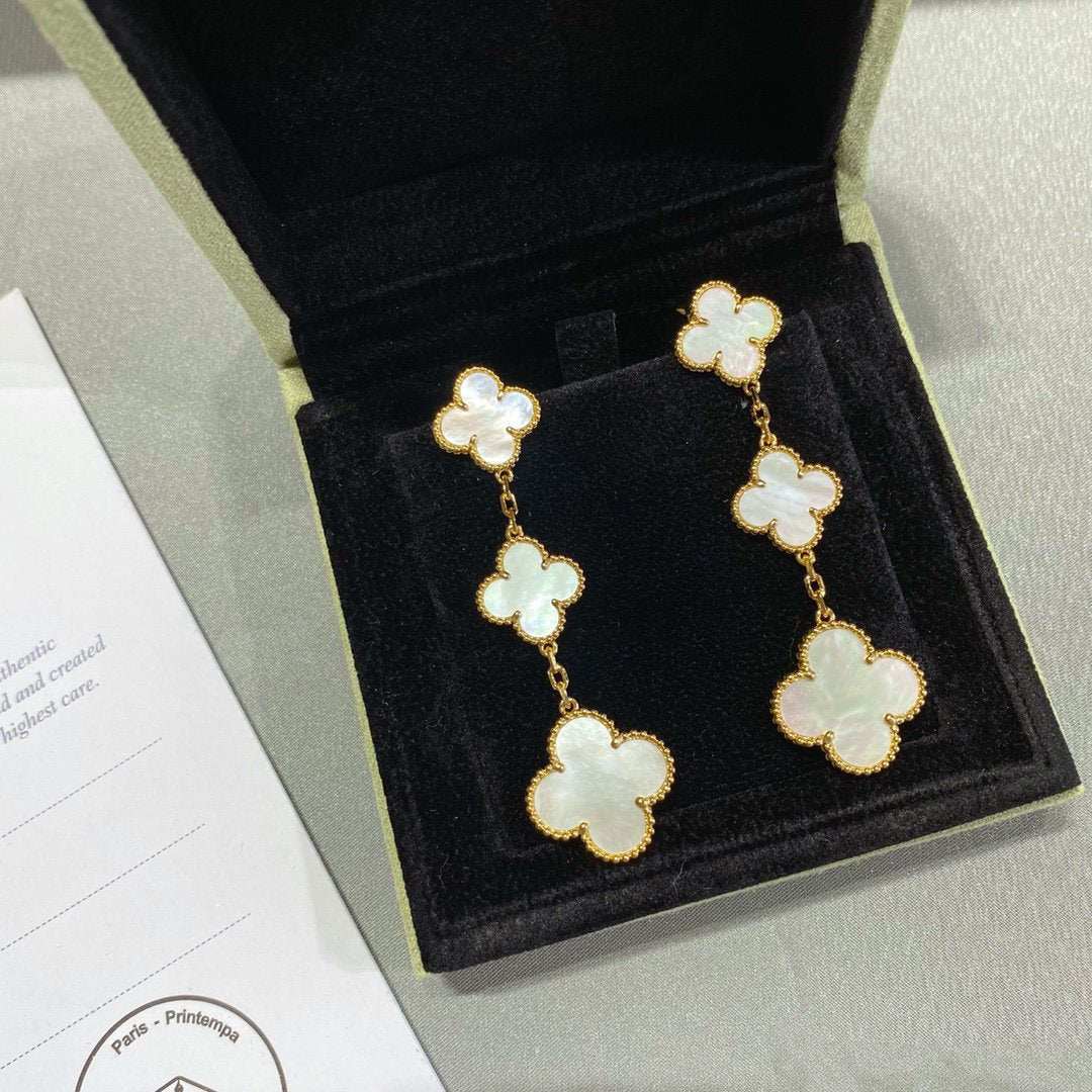 ¡®Glow¡¯CLOVER MOP 3 MOTIFS GOLD EARRINGS