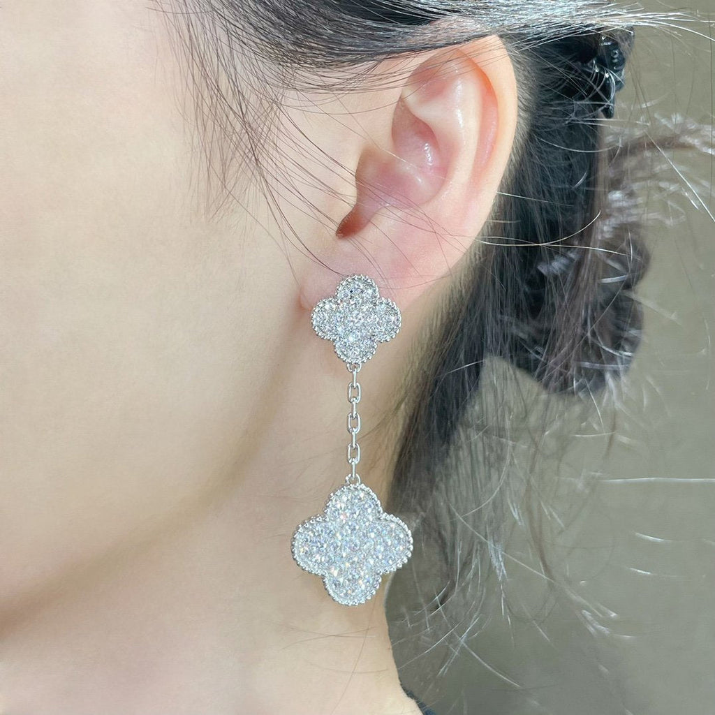 ¡®Glow¡¯CLOVER 2 MOTIFS DIAMOND PAVED SILVER EARRINGS