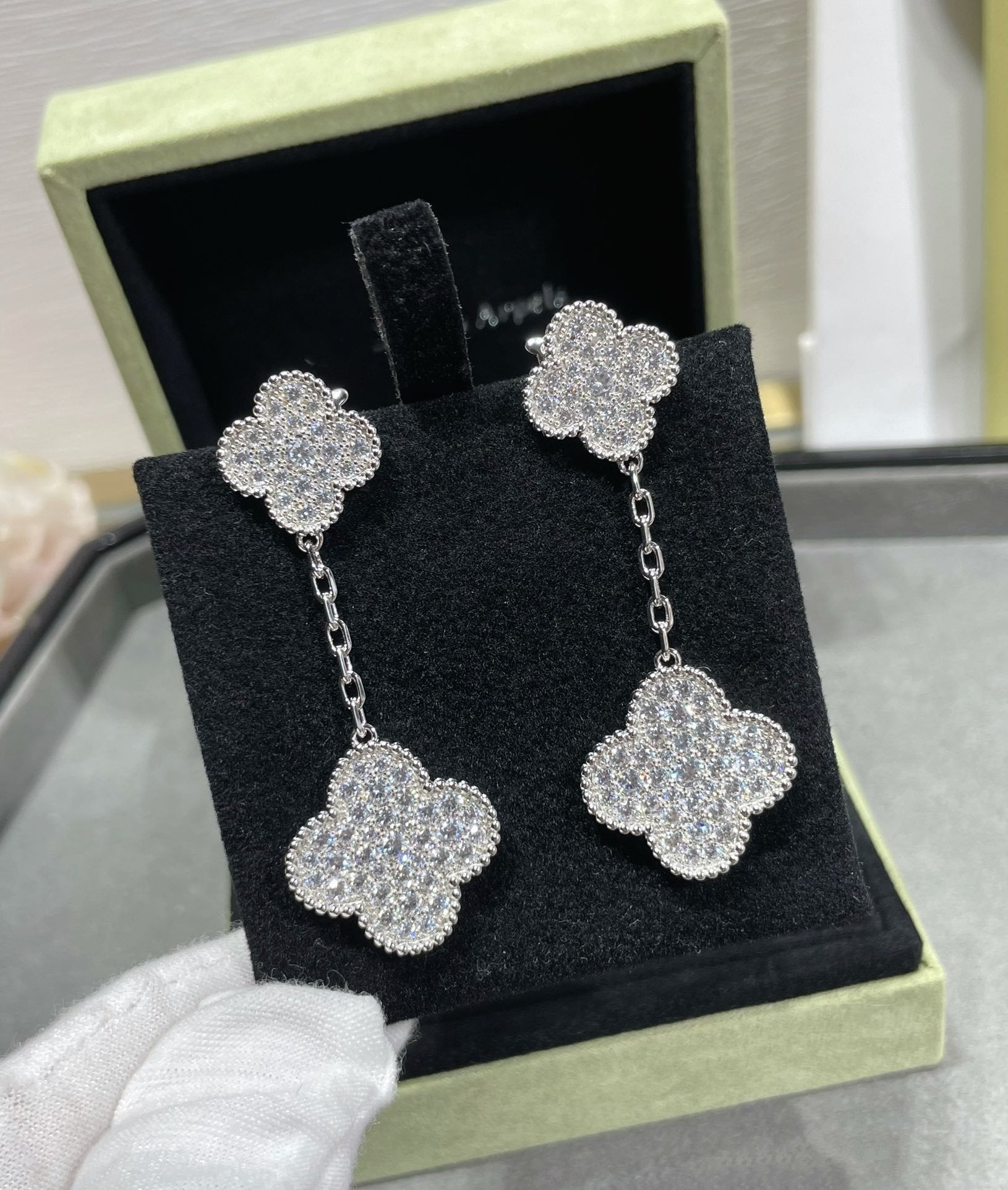 ¡®Glow¡¯CLOVER 2 MOTIFS DIAMOND PAVED SILVER EARRINGS