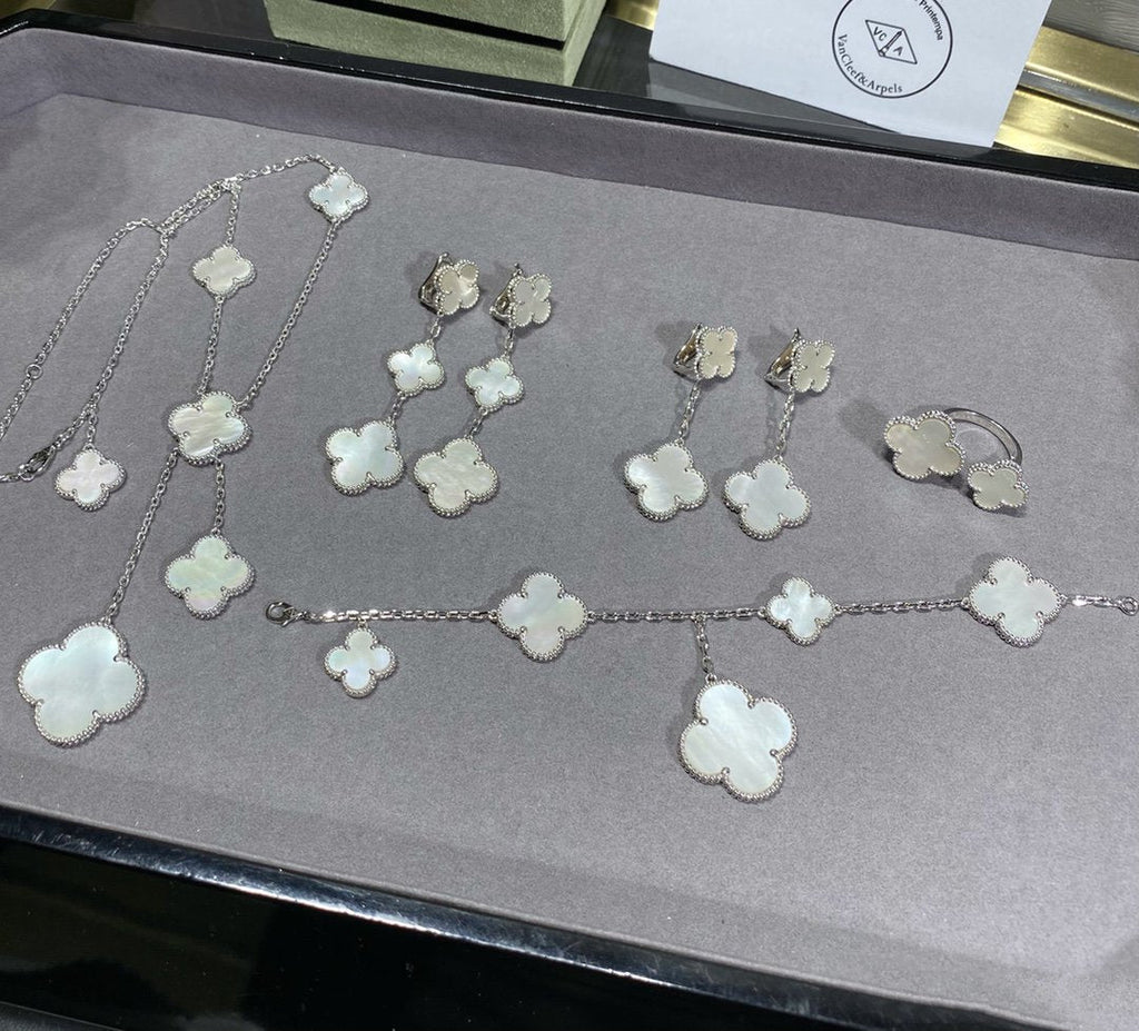 ¡®Glow¡¯CLOVER 5 MOTIF WHITE MOP SILVER BRACELET