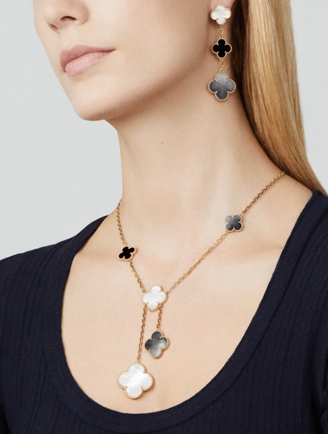 ¡®Glow¡¯CLOVER 3 MOTIF MOP ONYX DARK MOP PINK GOLD EARRINGS
