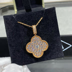 ¡®Glow¡¯CLOVER 25MM LARGE PEDANT DIAMOND PAVED LONG NECKLACE