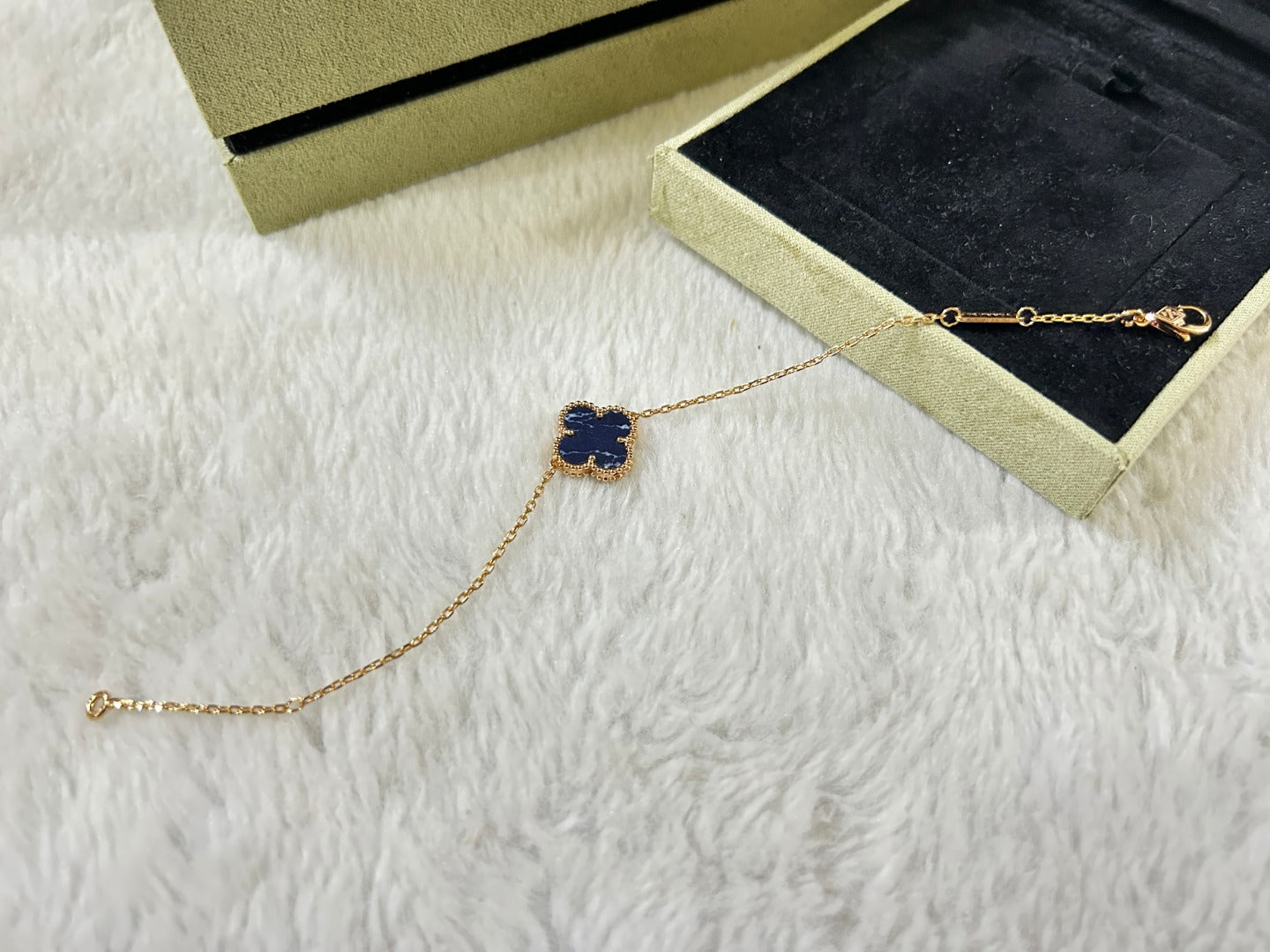 ¡®Glow¡¯CLOVER 1 MOTIF PIETERSITE BRACELET