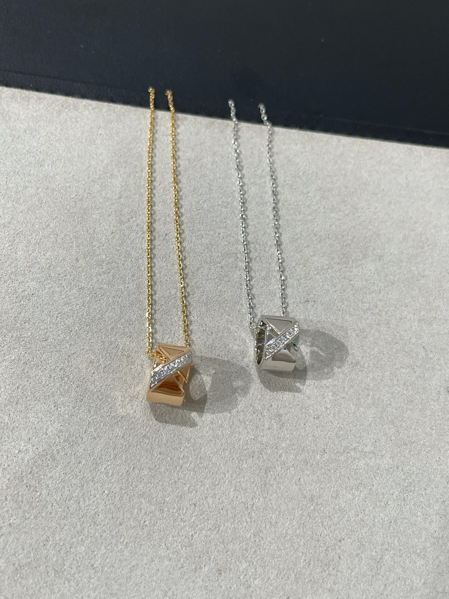 GlowLIENS EVIDENCE DIAMOND NECKLACE