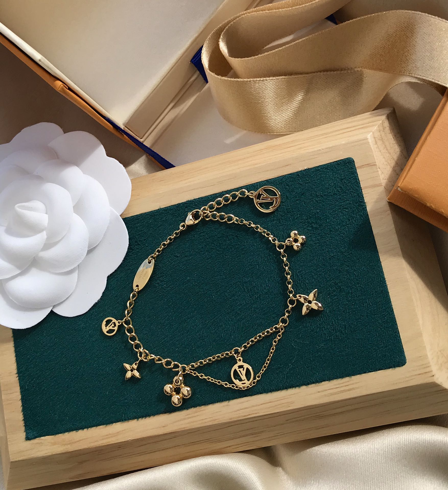 GlowBLOOMING PINK GOLD MOP BRACELET