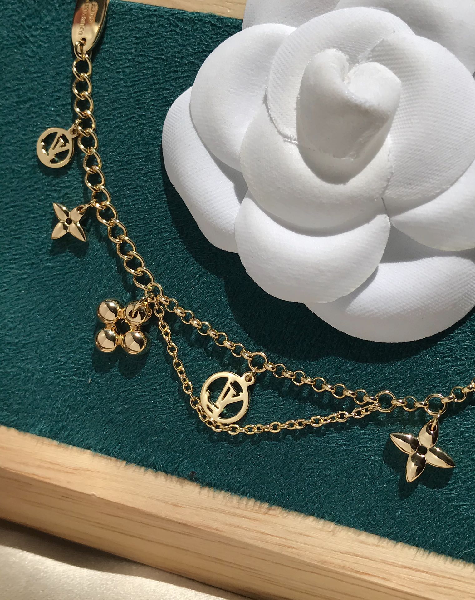 GlowBLOOMING PINK GOLD MOP BRACELET