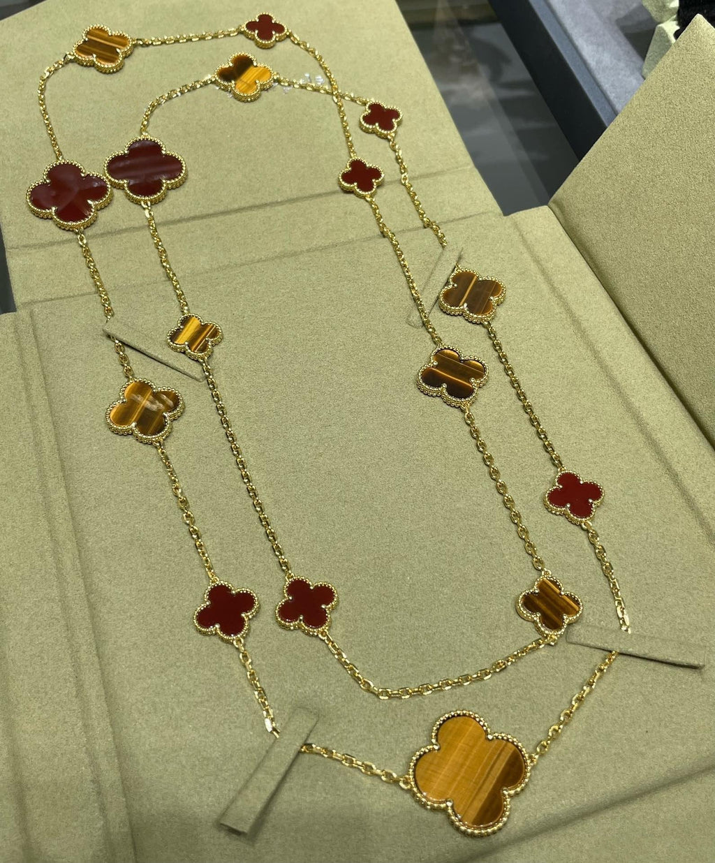¡®Glow¡¯CLOVER 16 MOTIF CARNELIAN TIGER EYE ROSE GOLD NECKLACE