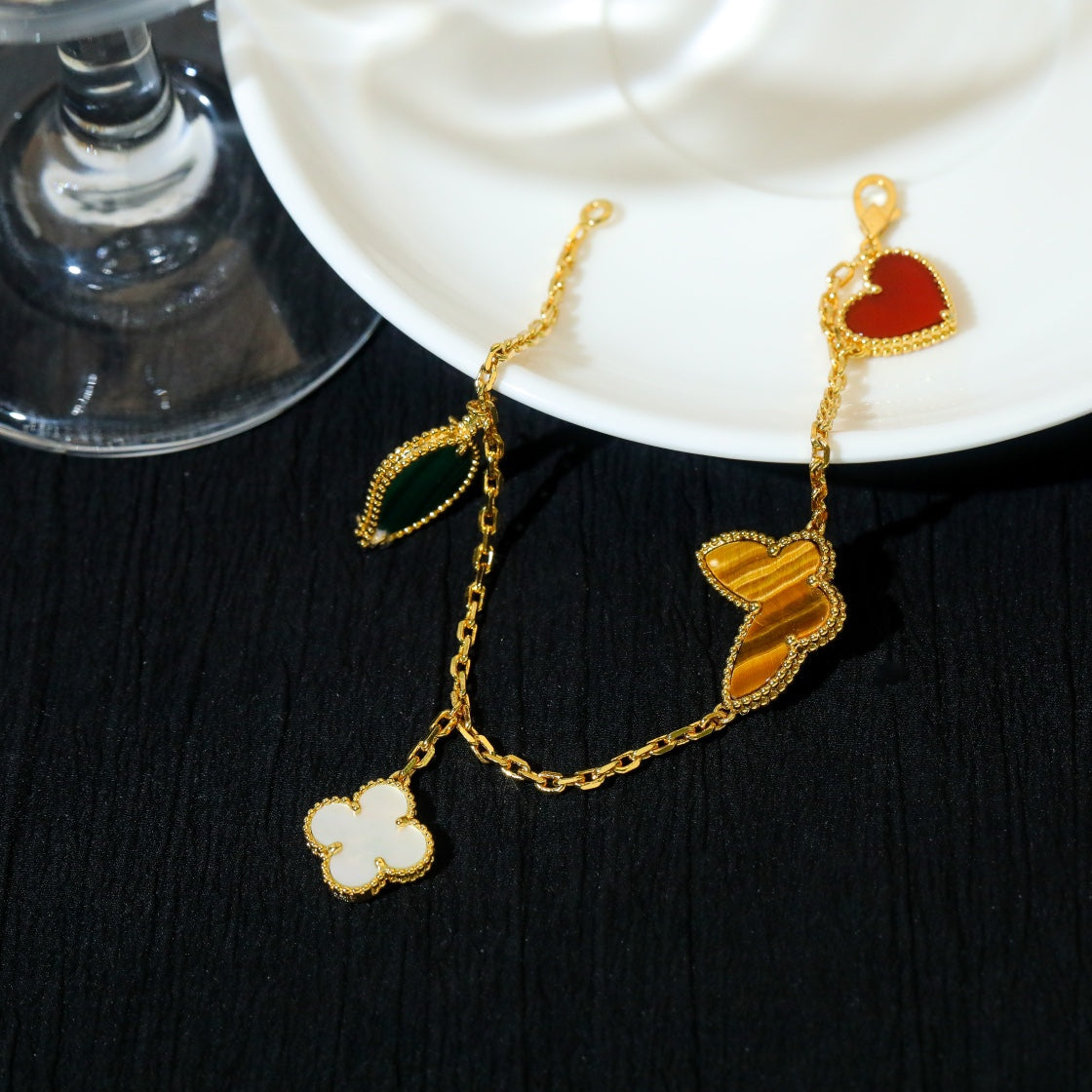 ¡®Glow¡¯LUCKY SPRING 5 MOTIF GOLD BRACELET