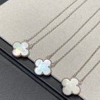 ¡®Glow¡¯CLOVER MEDIUM SILVER WHITE MOP NECKLACE