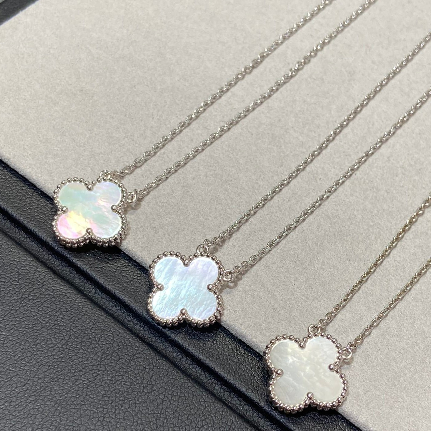 ¡®Glow¡¯CLOVER MEDIUM SILVER WHITE MOP NECKLACE