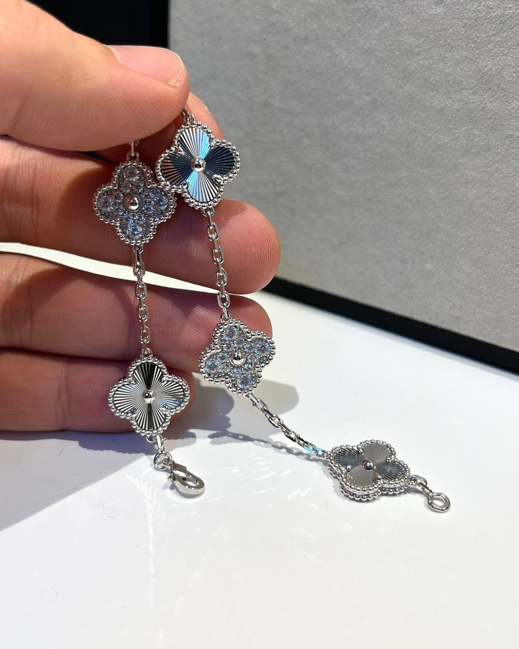 [Glow Jewelry] CLOVER 5 MOTIF LASER BRACELET COLLECTION