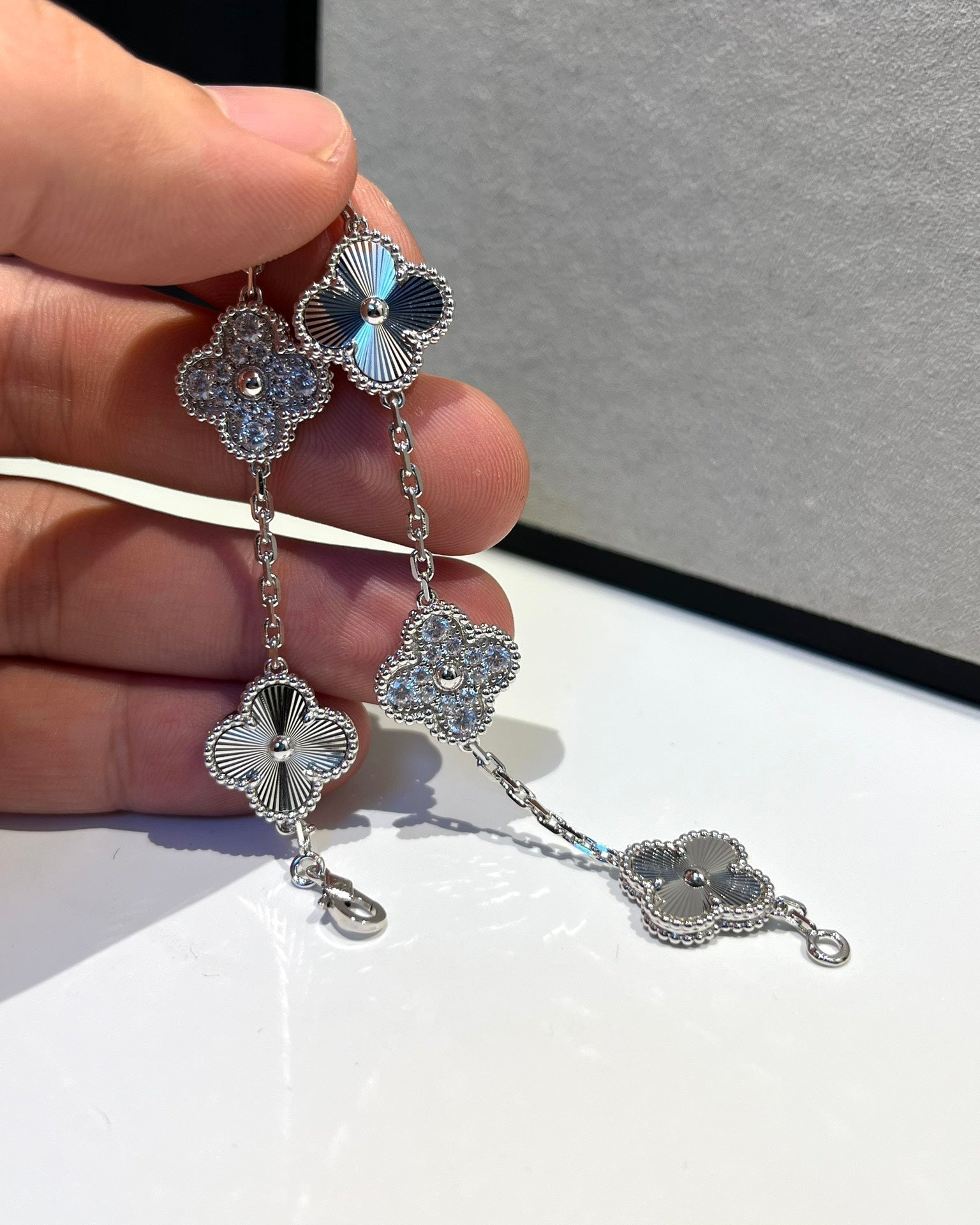[Glow Jewelry] CLOVER 5 MOTIF LASER BRACELET COLLECTION