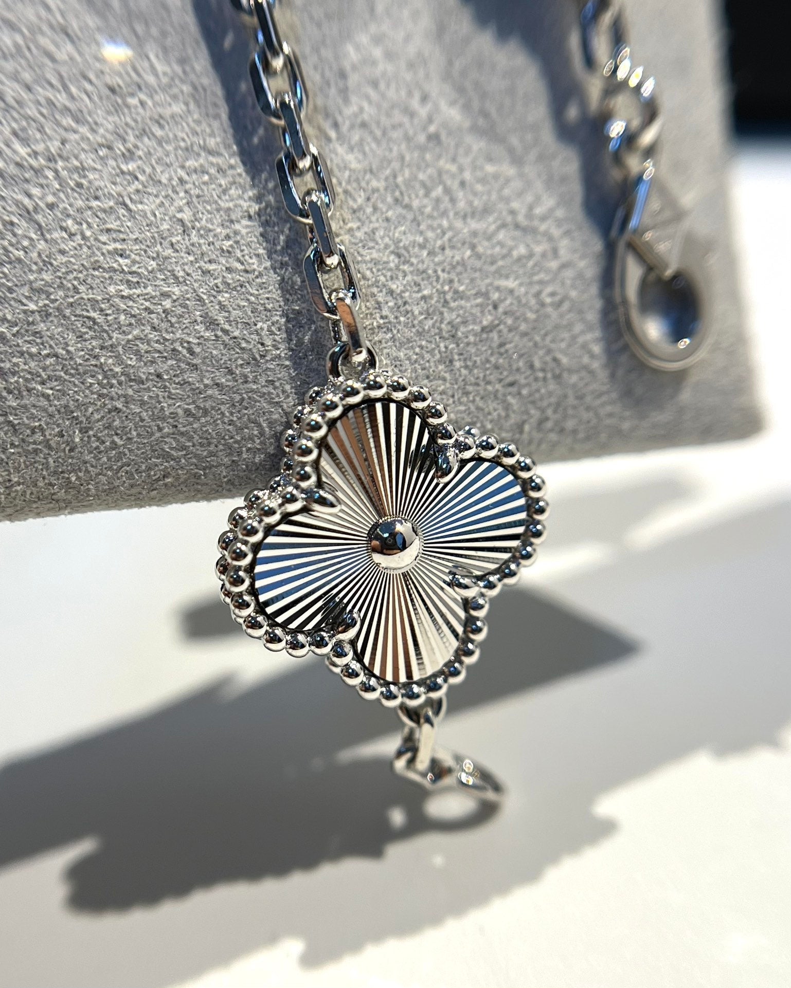[Glow Jewelry] CLOVER 5 MOTIF LASER BRACELET COLLECTION