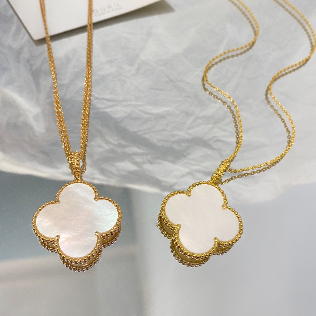¡®Glow¡¯CLOVER 25MM MOP LARGE PENDANT NECKLACE