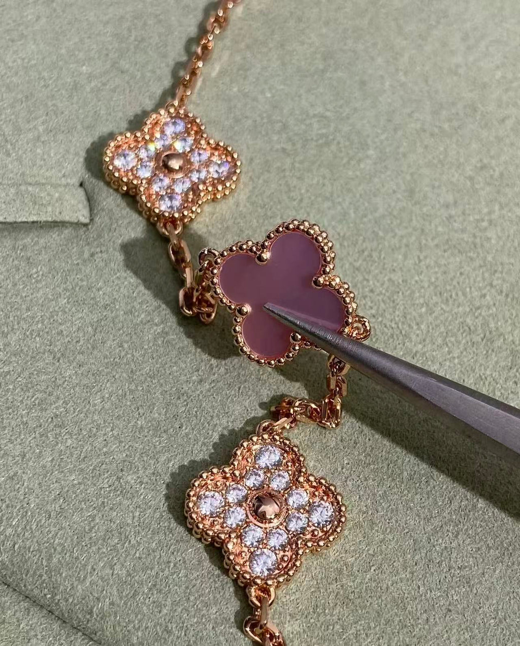 ¡®Glow¡¯CLOVER 10 MOTIFS TIGER EYE NECKLACE pink