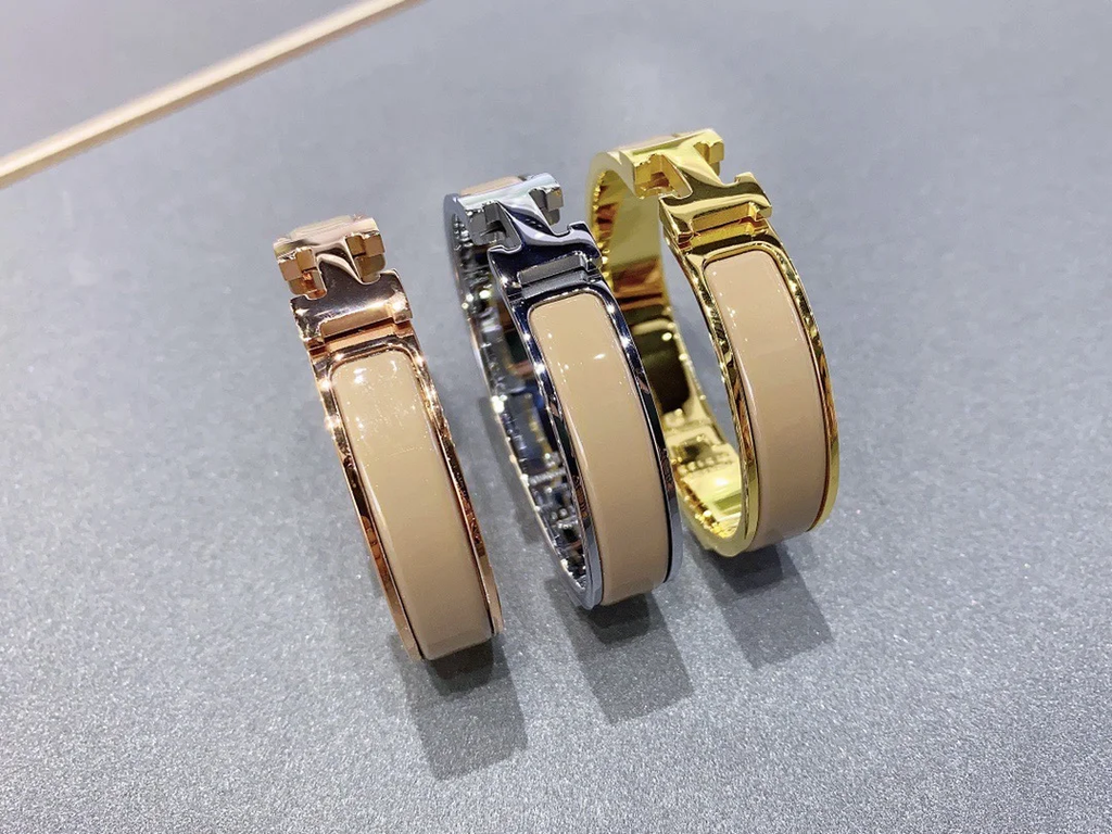 GlowH cream-colored BRACELET